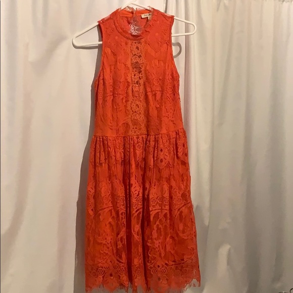 Lace dress - Picture 1 of 4